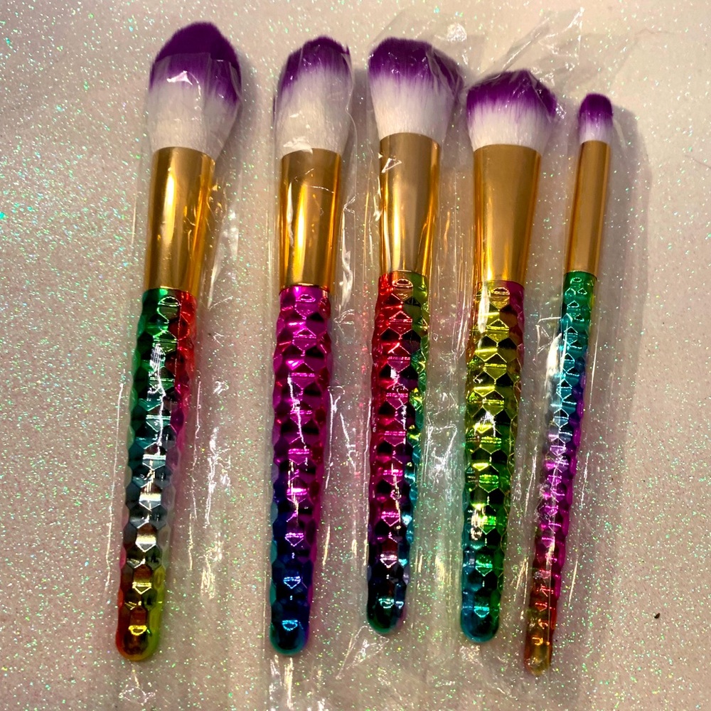 Makeup brushes
